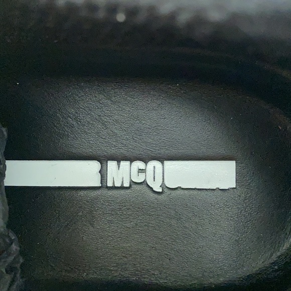 Alexander McQueen designer trainers. - Picture 2 of 8